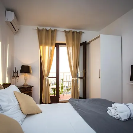 Grand View Apartment *